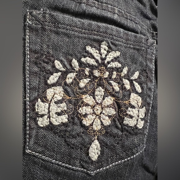 CHICOS Platinum Blue Jeans with Blue Floral Embroidered Back Pockets - Picture 6 of 11